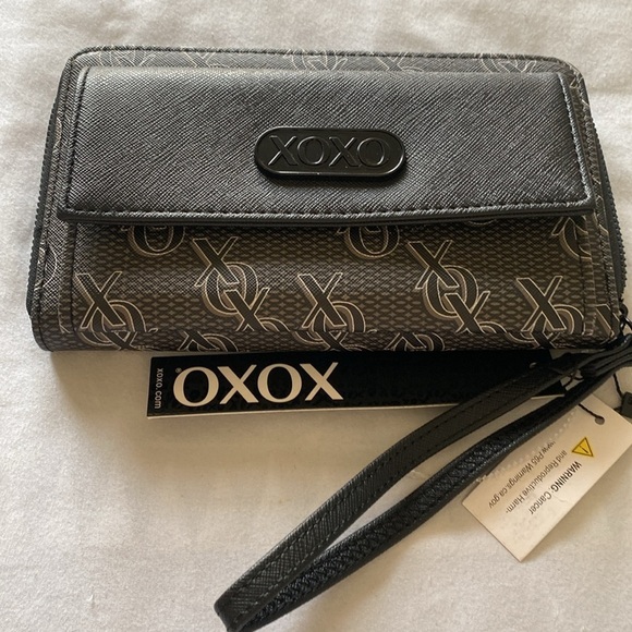 XOXO Handbags - XOXO Women’s Zip Around Wristlet Wallet Size 7.5” x 4.5” x 1.5” NWT